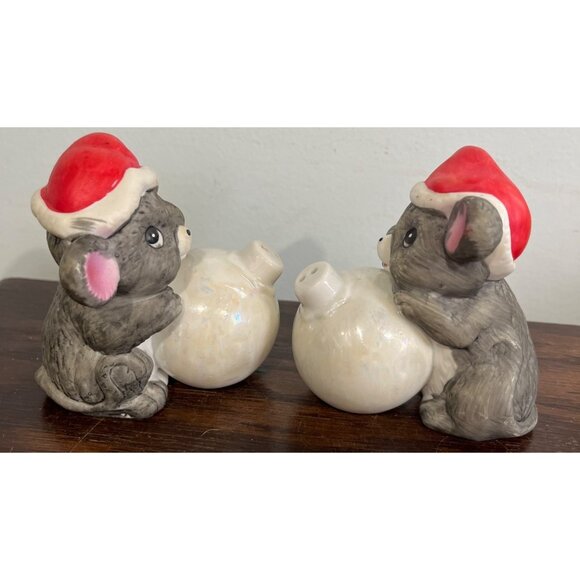 Vintage House Of Lloyd Mice Salt & Pepper Shakers Holding Ornaments Christmas - Picture 4 of 5